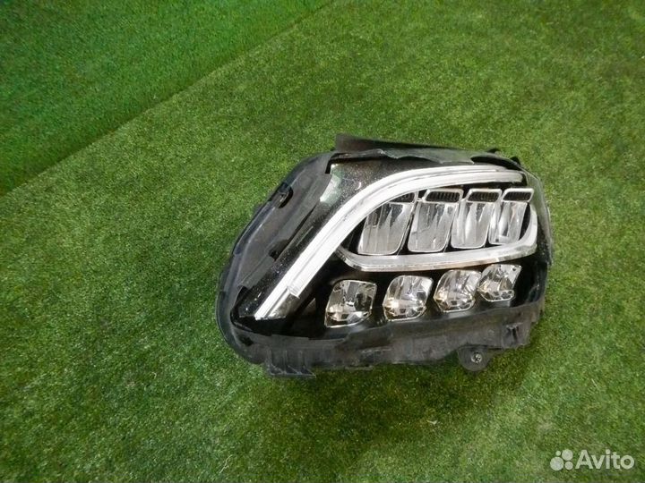 Фара левая Mercedes-Benz C-Class