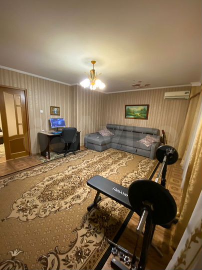 2-к. квартира, 74 м², 1/10 эт.