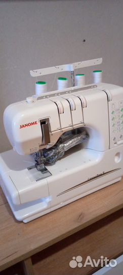 Швейная машина Janome