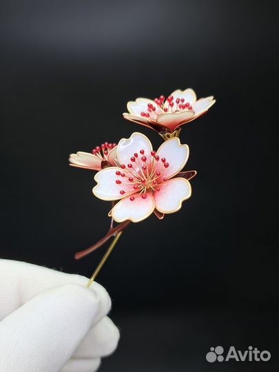 Брошь сакура ручной работы