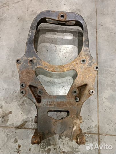 Кронштейн переднего амортизатора передний правый