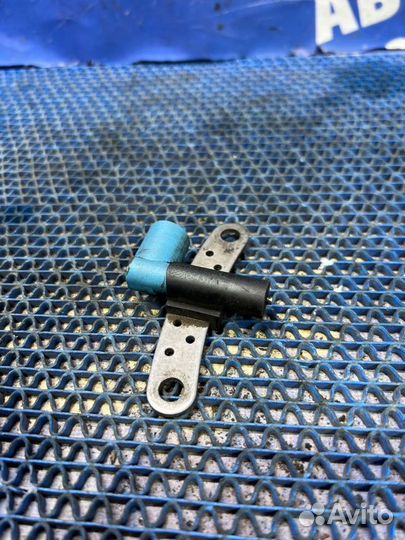 Датчик положения коленвала Renault Logan 1 седан