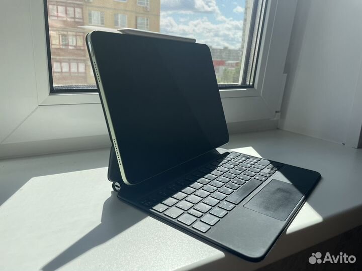 iPad air 4 с клавиатурой и стилусом
