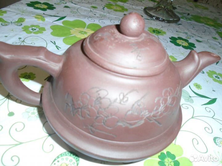 Тарелки и чайник