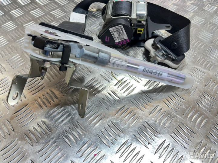 Ремень безопасности передний правый Nissan Leaf