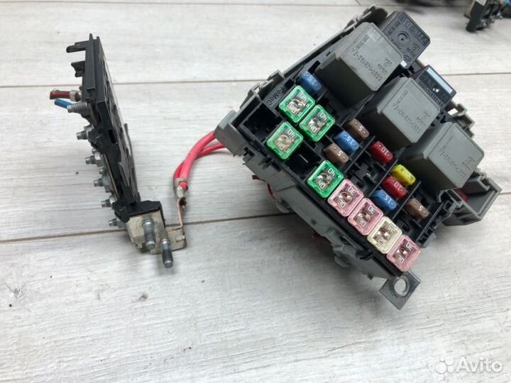 Блок предохранителей Ford Galaxy минивэн qxwa 2007