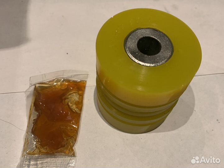 Сайлентблок задней подвески новый Toyota