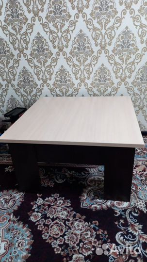 Журнальный столик,стол