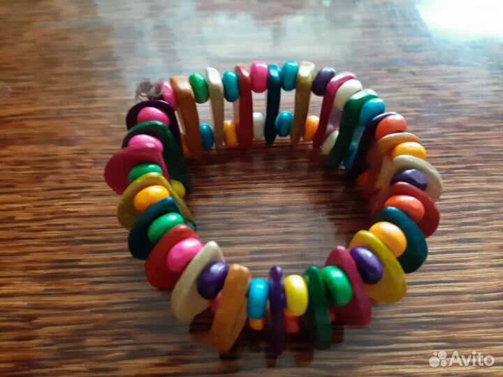 Сумочка, бусы и браслет