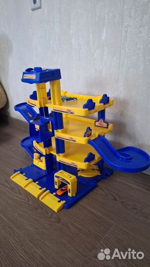 Парковка для машинок гараж с автомойкой,Полесье