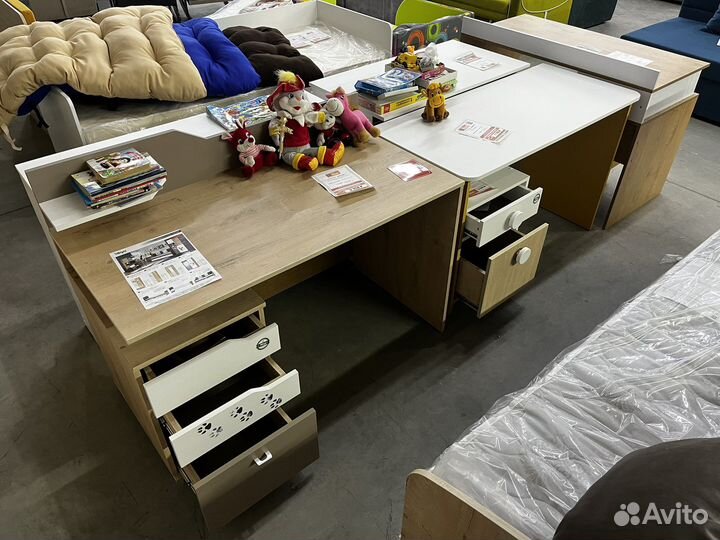 Столы компьютерные, письменные, в ассортименте