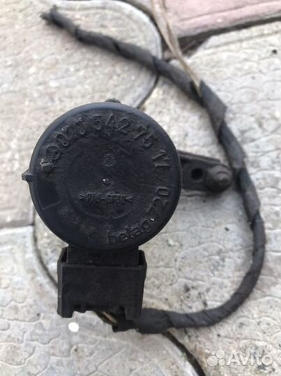Датчик регулировки наклона фар 010 542 75 17 на Me
