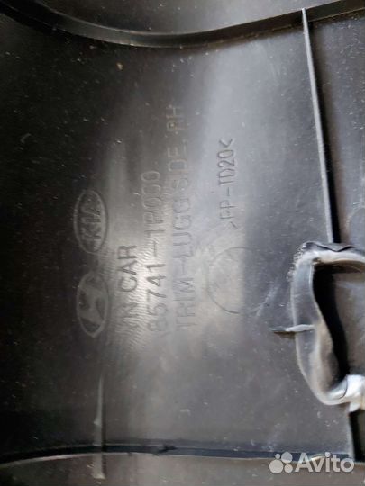 Обшивка багажника правая Kia Venga 2017