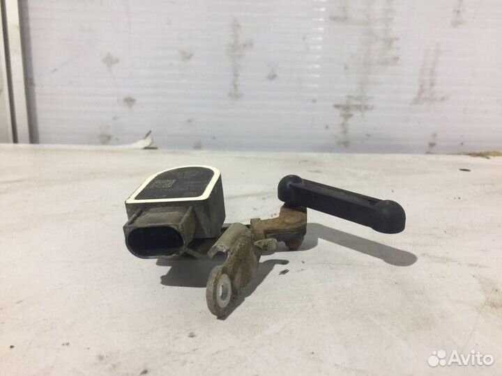 Датчик высоты дорожного просвета передний Bmw