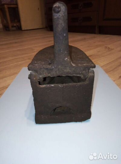 Старинный угольный утюг. Торг