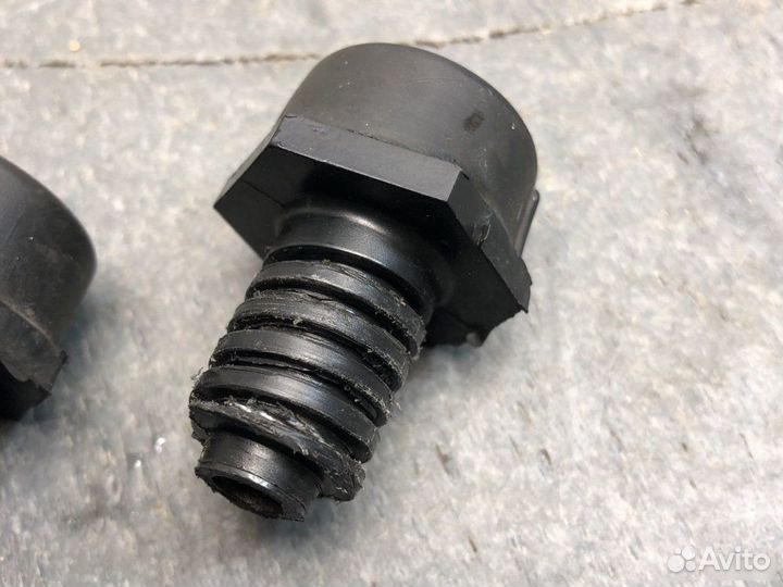 Отбойник капота Ford Fusion