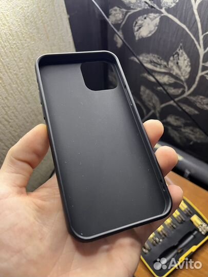 Чехол на iPhone 12