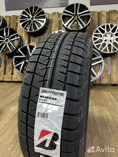 Bridgestone Blizzak Revo GZ 215/55 R17 94S