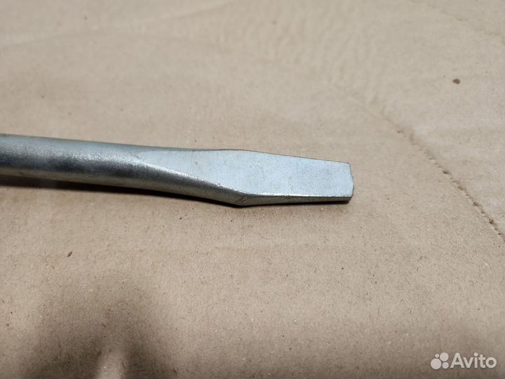 Балонный ключ 22 мм с длинной ручкой кованный