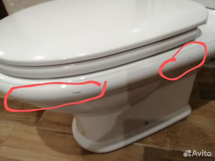 Унитаз в сборе и раковина с тумбой