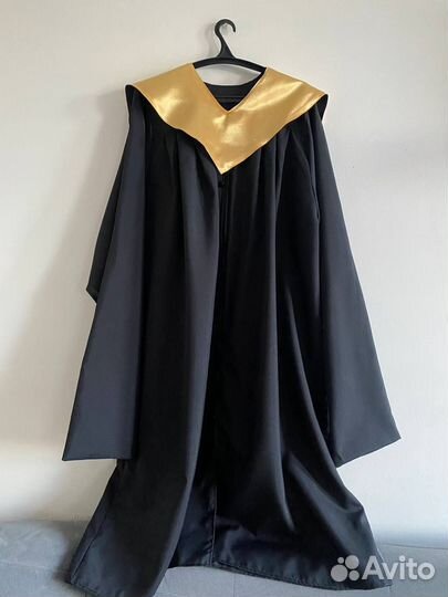 Мантия магистра с золотым капюшоном и шапочкой