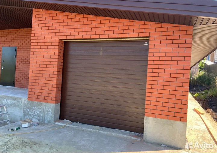 Секционные ворота под ключ