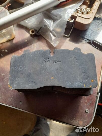 Тормозные колодки комплект