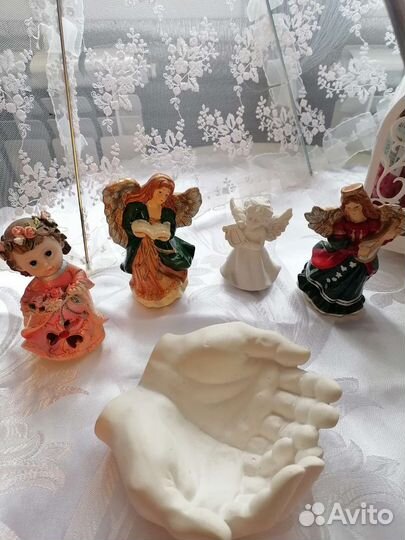 Статуэтки разные, декоративное кашпо руки