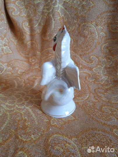 Статуэтка фарфоровая