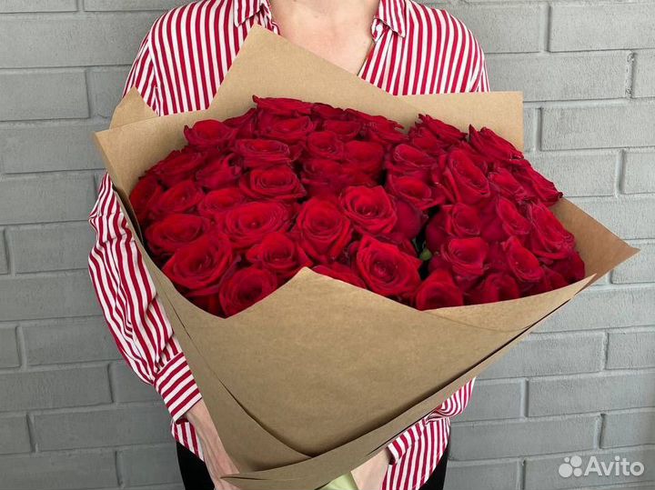 Букет из 51 красной розы / бесплатная доставка