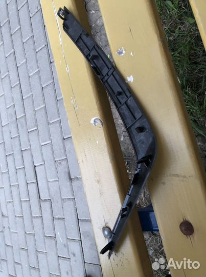 Накладка обшивки двери Toyota Rav4