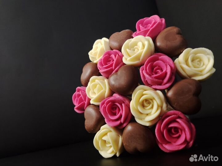 Шоколадные Розы и Сердца - 19 шт в Букете