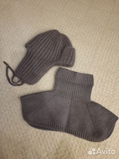 Шапка, манишка, варежки, бактус