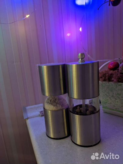 Солонка и перечница мельница, консервный нож