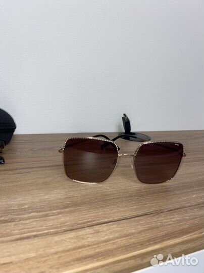 Солнцезащитные очки фирменные