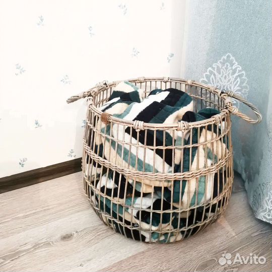 Корзина плетёная ажурная для пледов и подушек