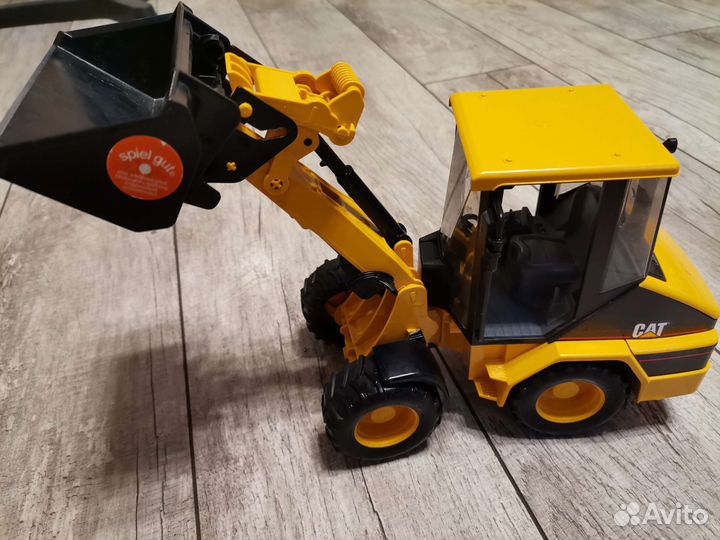 Экскаватор CAT