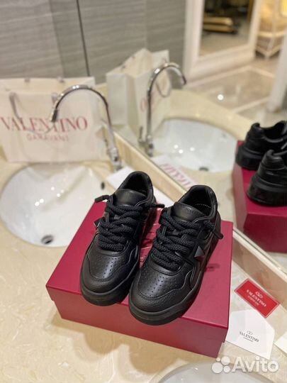 Кроссовки женские valentino