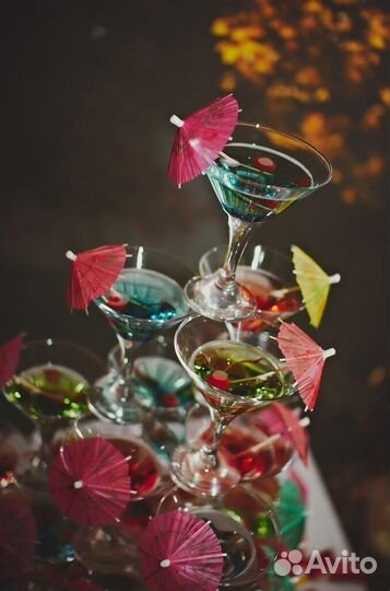 Пирамиды из бокалов с шампанским или коктейлями