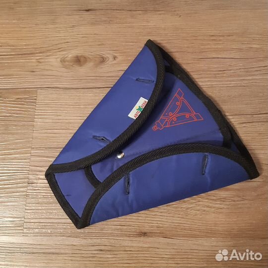 Держатель ремней безопасности для ребенка в машине