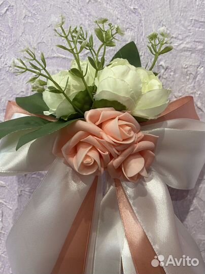 Свадебное украшение на машину