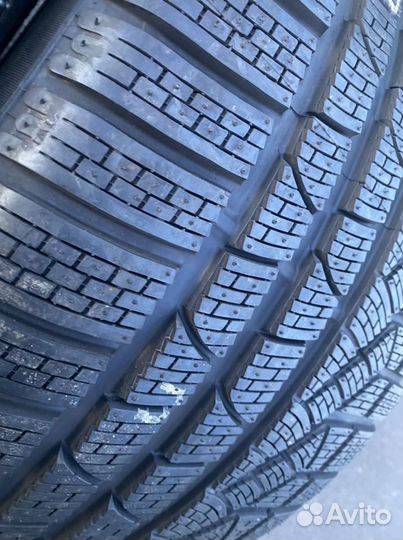 Pirelli Winter Sottozero 240 Serie II 285/40 R19