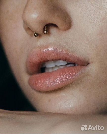 Мастер пирсинга