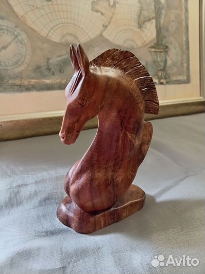 Статуэтка из дерева бюст коня