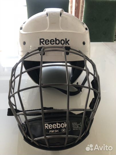 Хоккейный шлем