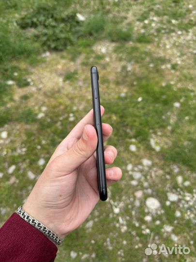iPhone SE (2020), 64 ГБ