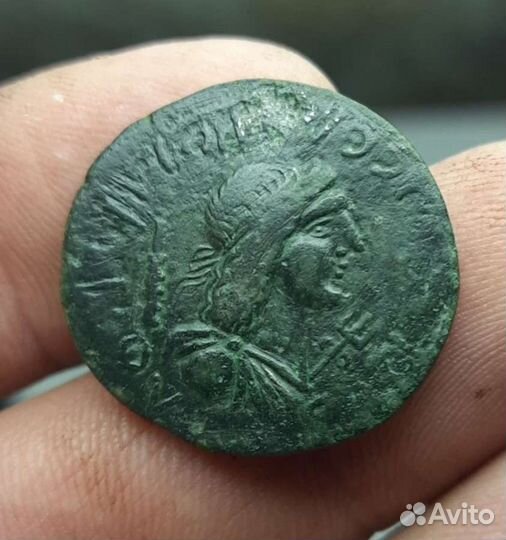 Сестерций. Савромат, палица и трезубец. Ника