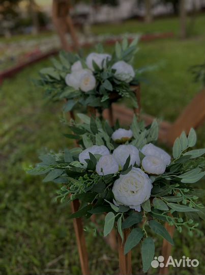 Свадебная арка с цветами и стойками в аренду