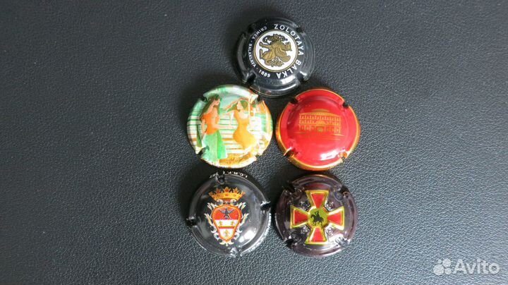 Пробки и плакетки от шампанского