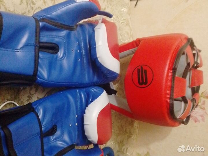 Шлем и перчатки